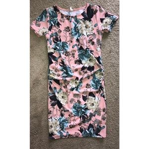 Short sleeve floral fitted maternity dress